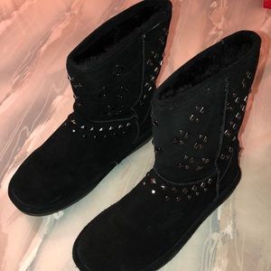 Studded Bearpaw boots!